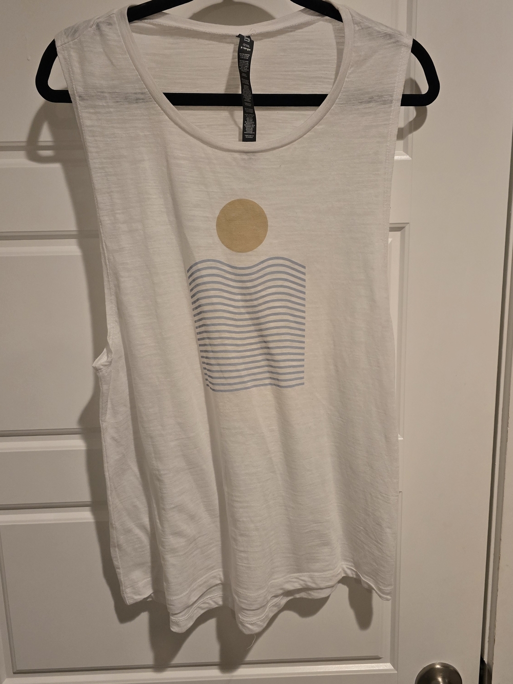 Vuori Graphic White Sleeveless Tank with Sun Motif Womens XL